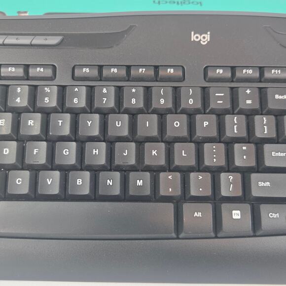 Logitech mk320 Wireless Full Keyboard & Mouse Combo with USB Receiver - Picture 7 of 16